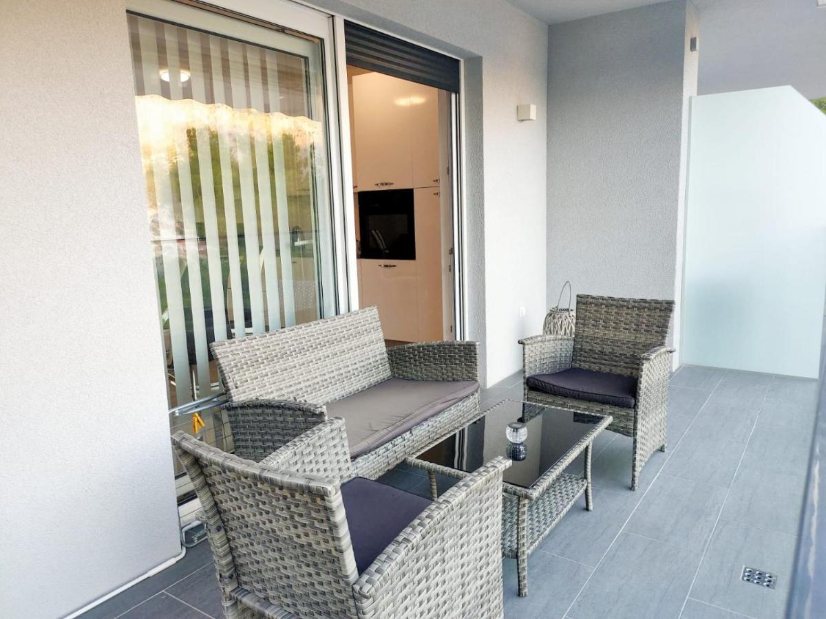 Apartments Elin Omiš Εξωτερικό φωτογραφία